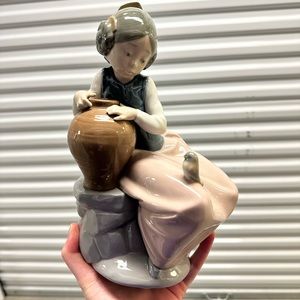 Rare NAO by Lladro Figurine Spanish Girl on Stone Wall w/ Water Jug & Bird 9.5”